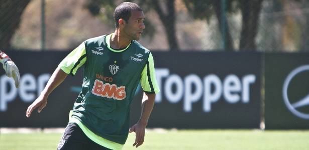 Contratado na terça-feira, Pierre entrou nos planos de Cuca  e pode enfrentar o Botafogo