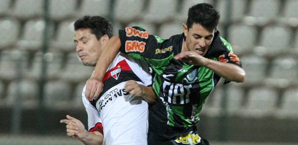 http://e.imguol.com/esporte/futebol/2011/08/27/lance-do-jogo-entre-america-mg-e-atletico-go-1314485465364_615x300.jpg
