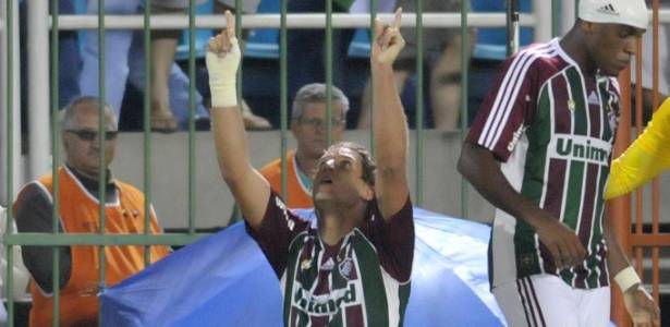 http://e.imguol.com/esporte/futebol/2011/09/03/rafael-moura-comemora-o-terceiro-gol-do-fluminense-na-partida-contra-o-atletico-go-1315092193670_615x300.jpg