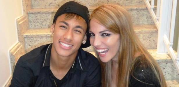 Neymar posa com a ex-BBB Anamara, uma das namoradas especuladas do craque