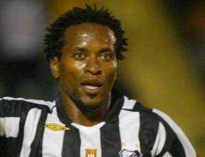 Veterano Zé Roberto teve uma passagem de destaque com a camisa do Santos em 2006/2007