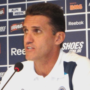 Vágner Mancini foi contratado para ocupar vaga de Emerson Ávila, que ficou 6 jogos à frente da equipe