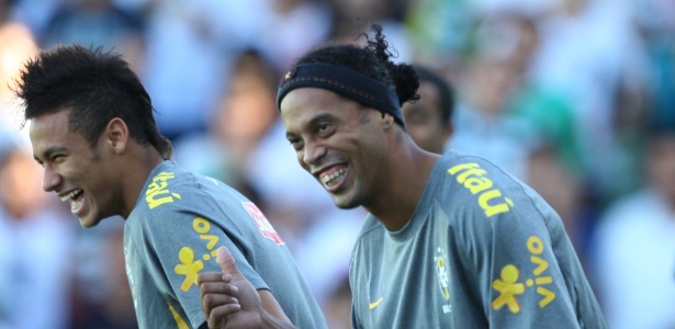 Neymar e Ronaldinho Gaúcho estão na pré-lista de Mano Menezes