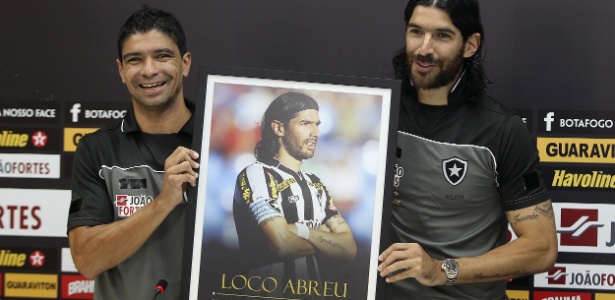 Sátiro Sodré/Agif Loco Abreu é homenageado pela marca de 50 gols com a camisa do Botafogo