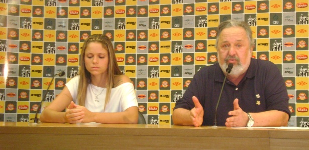 A zagueira Erika e Luis Alvaro falaram sobre o fim do futebol feminino no Santos