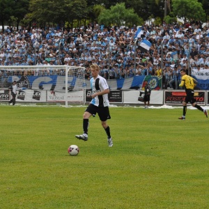 Zagueiro Grolli receberá oportunidade em estreia gremista no Campeonato Gaúcho, no sábado