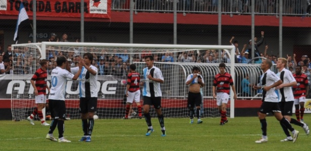 Marcelo Moreno comemora primeiro gol do Grêmio contra Flamengo-RS 