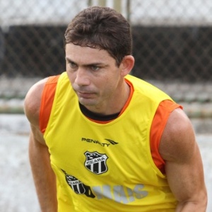 Atacante Mota, artilheiro do Ceará na Série B, com 7 gols, será desfalque no sábado contra o Paraná