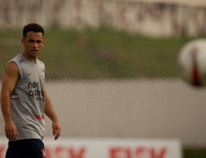 O atacante Gilsinho realizou exames médicos e assinou contrato com o Sport até o final de 2013 