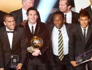 Pelé disse que Maradona só tinha o pé esquerdo e não sabia cabecear e Messi é uma cópia dele
