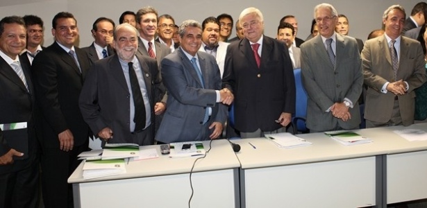 Ricardo Teixeira recebe apoio de presidentes de federações estaduais na CBF