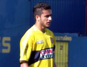 Zagueiro Arthur Sanchez estava em período de testes e diz ter sido contratado pelo Flamengo
