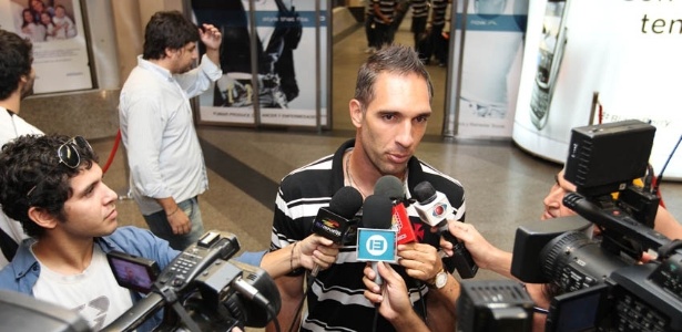 Fernando Prass conversou com os jornalistas e pediu o fim da má fase no Vasco