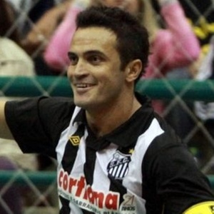 Falcão, liberado pelo futsal do Santos, assegura que irá permanecer no Brasil nesta temporada