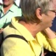 Blog: Golfista erra o alvo e manda a bola dentro da blusa de uma torcedora; assista  
