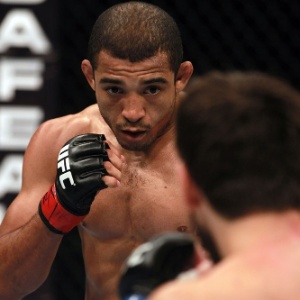 José Aldo vai enfrentar Frankie Edgar no UFC do Rio de Janeiro. O lutador desceu da categoria Leve