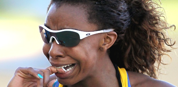 Brasileira Rosangela Santos se emociona após o ouro nos 100 m rasos para o Brasil