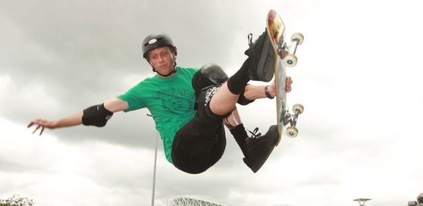Norte-americano Tony Hawk é considerado o maior nome da história do skate vertical