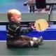 Blog: Beb&ecirc; de um ano e meio d&aacute; show no ping pong e vira celebridade na internet; assista 