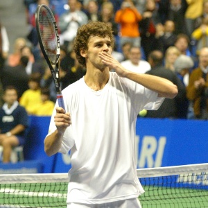 Guga foi número um do mundo entre 2000 e 2001 e tem três títulos de Roland Garros