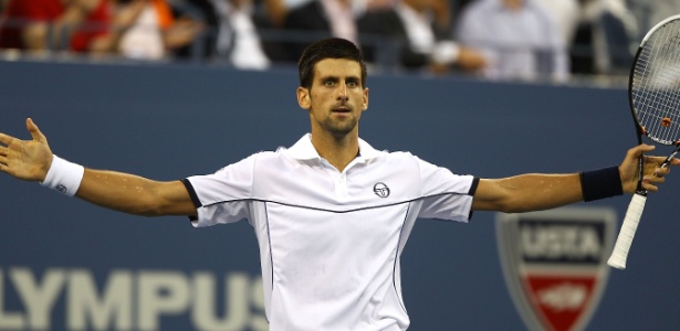 Novak Djokovic comemora ponto na vitória por 3 sets a 1 no Aberto dos Estados Unidos
