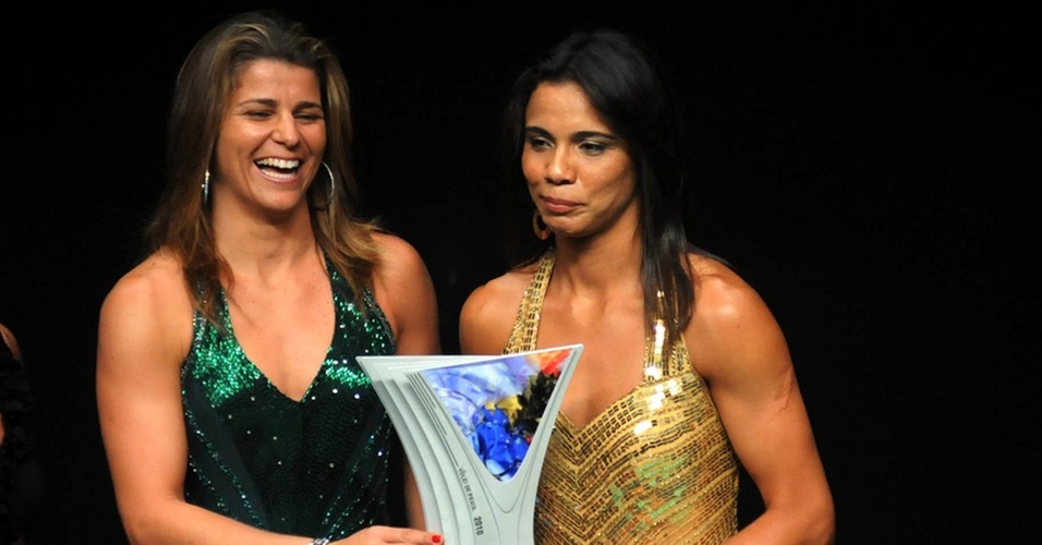 Larissa e Juliana recebem troféu de melhores do vôlei de praia no Prêmio Brasil Olímpico