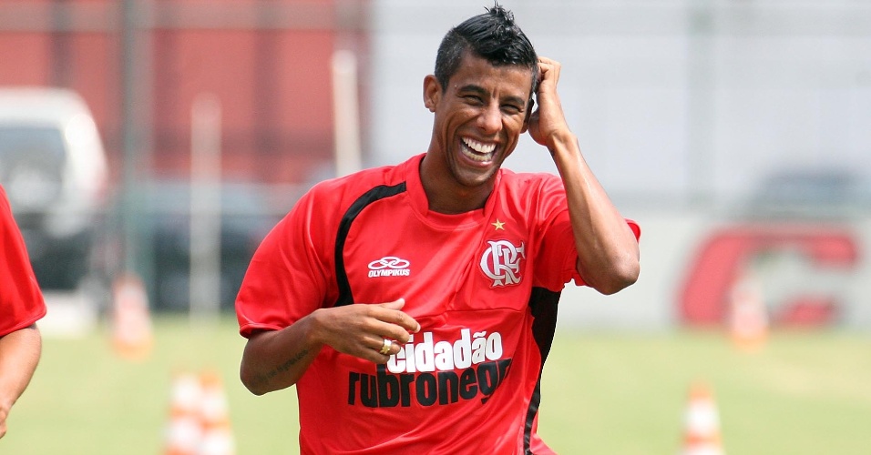 Leonardo Moura, lateral do Flamengo, usa o moicano desde os tempos de São Paulo