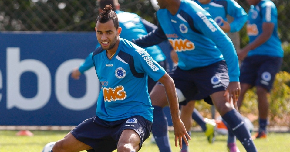 Pablo, volante do Cruzeiro, durante treino na Toca da Raposa