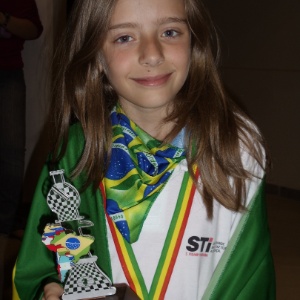 Fenômeno do xadrez, brasileira de 12 anos diz odiar Restart e treina até no  trânsito - 30/06/2011 - UOL Esporte