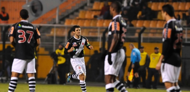 Juninho comemora o gol marcado logo no início da partida contra o Corinthians - Junior Lago/ UOL