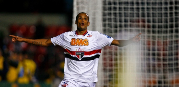 Veterano Rivaldo diz acreditar que o São Paulo segue na briga pelo título nacional - Eduardo Anizelli/Folhapress