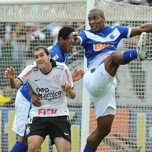 Cruzeiro afasta Gilberto e estuda rescisão de contrato com atacante