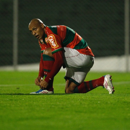 Edno, artilheiro da Portuguesa na Série B, com oito gols, não conseguiu marcar diante do Americana