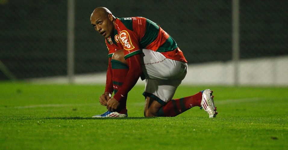 Edno, artilheiro da Portuguesa na Série B, com oito gols, não conseguiu marcar diante do Americana