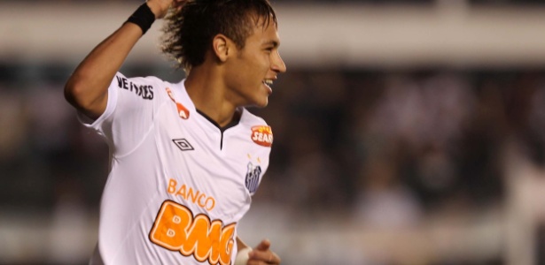 Neymar marcou um golaço, em drible de "videogame" sobre Angelim, o 3º do Santos - Fernando Pilatos/UOL