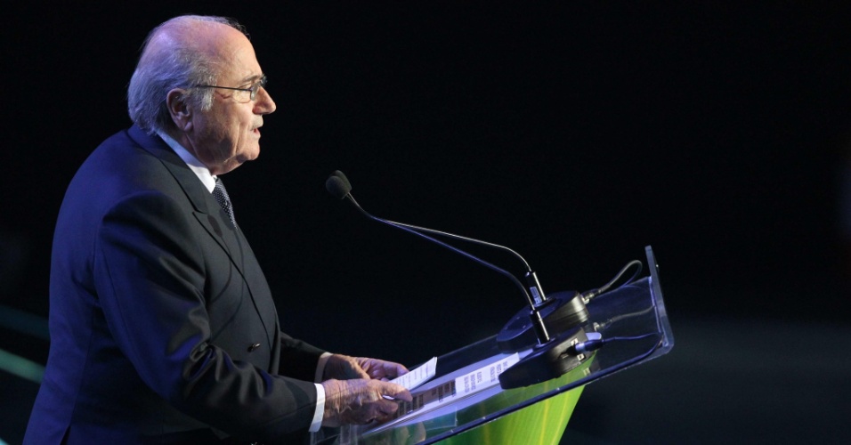 Presidente da Fifa Joseph Blatter discursa durante o sorteio das eliminatórias da Copa