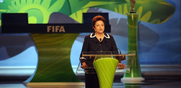 Presidente do Brasil Dilma Rousseff fala na cerimônia do sorteio das eliminatórias da Copa 2014