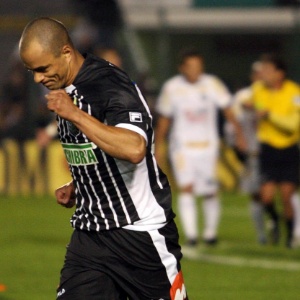 Julio César fez um dos gols da vitória sobre o Botafogo no primeiro turno em Santa Catarina - Cristiano Andujar/AGIF