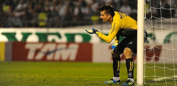 Goleiro Victor, do Grêmio, voltou a ter grande atuação contra o Bahia, nesta quinta-feira - Junior Lago/UOL