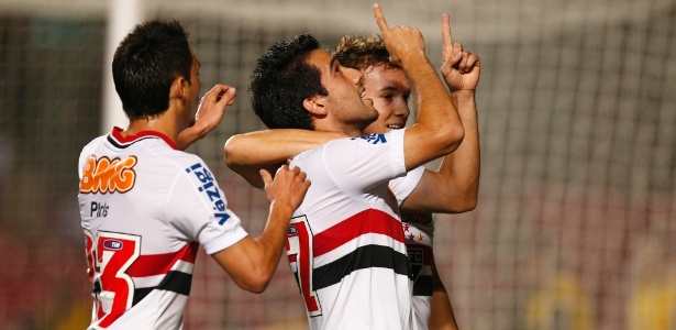 Ilsinho comemora seu gol no empate do São Paulo diante do Atlético-PR - Rubens Cavallari/Folhapress