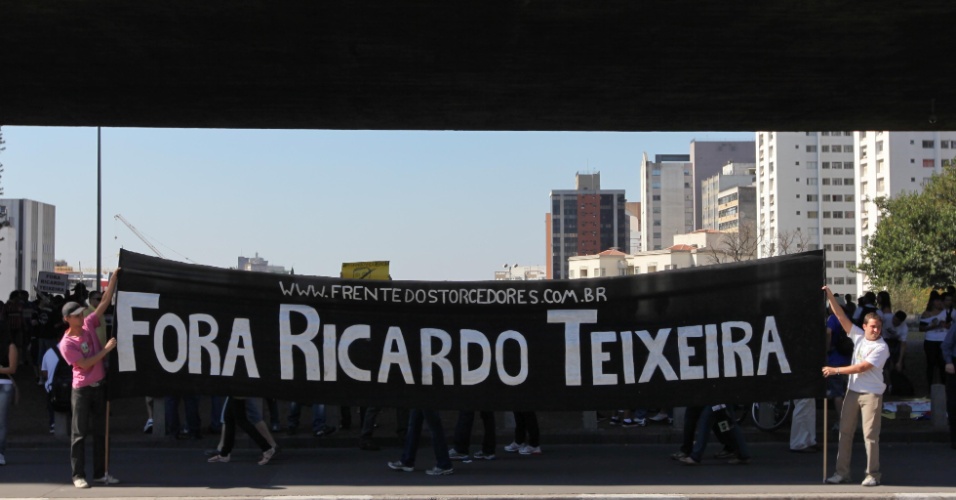 Movimento 'Fora Ricardo Teixeira', realizado neste sábado em São Paulo, começou no Twitter (13/08/2011)