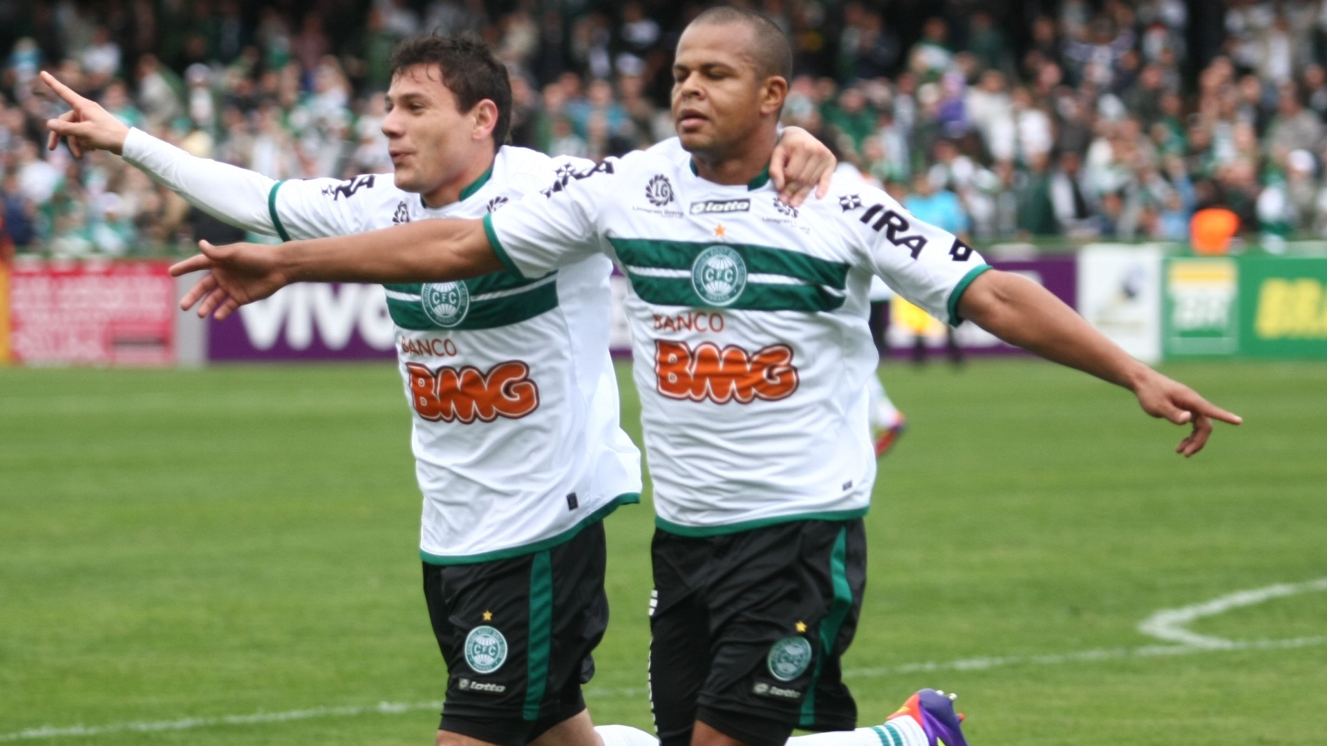 Esquema Com Tres Meias Facilitou A Vitoria Do Coritiba Afirma Rafinha Futebol Uol Esporte