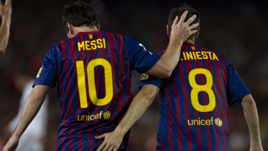 Iniesta diz que é estranho que um jogador da categoria Messi ainda não tenha conquistado uma Copa do Mundo - AFP PHOTO/ JOSEP LAGO