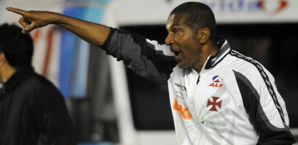 Cristóvão Borges exaltou a postura tática do time e a vitória para Ricardo Gomes - Marcelo Sadio/ Site oficial do Vasco