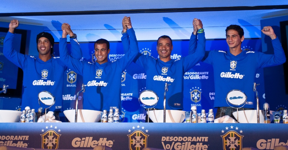Ronaldinho participou do evento de um dos patrocinadores da seleção ao lado de Lucas, Ganso e do ex-jogador Cafu