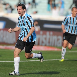 Escudero comemora um dos gols recentes pelo Grêmio na arrancada que o time teve recentemente - Edu Andrade/Agência Freelancer