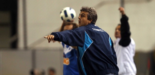 Técnico Emerson Ávila garante que não há divisão no elenco do Cruzeiro - Fernando Pilatos/UOL Esporte