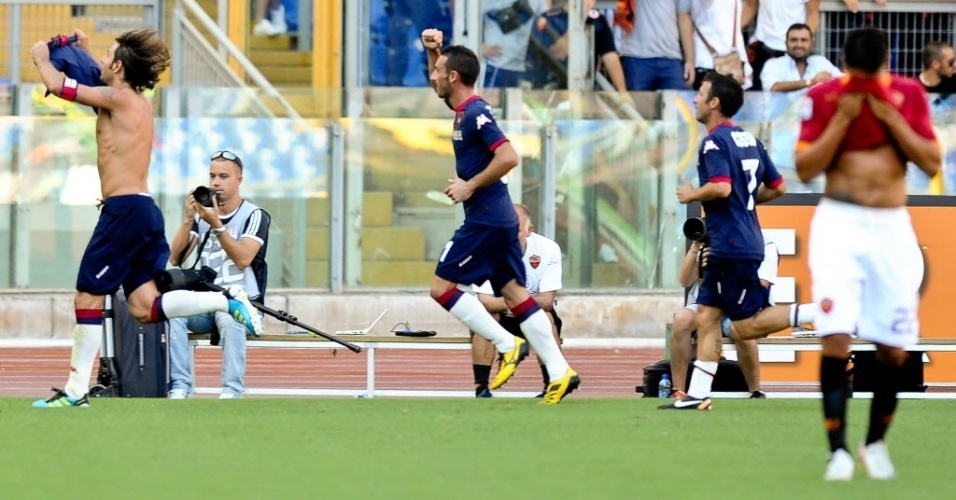 Daniele Conti, do Cagliari, comemora gol na vitória contra a Roma 