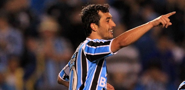 Douglas comemora ao marcar pelo Grêmio contra o São Paulo, Roth cutucou Adilson - Nabor Goulart/Agência Freelancer