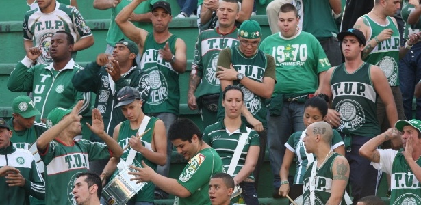 Torcida do Palmeiras tem um atrativo a mais para comparecer ao Pacaembu no clássico - Zanone Fraissat/Folhapress